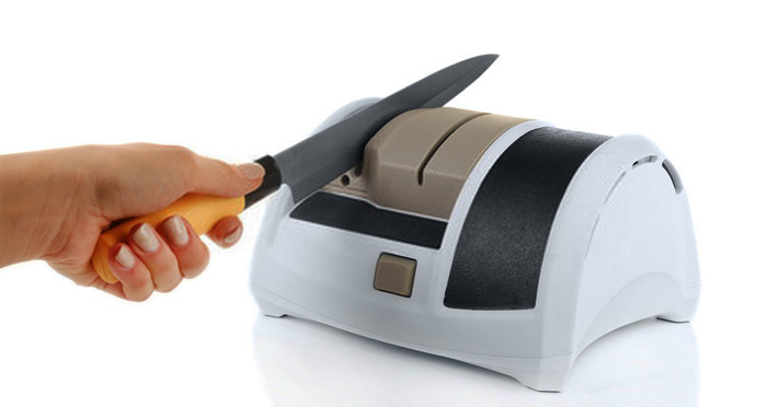 using-electric-knife-sharpener