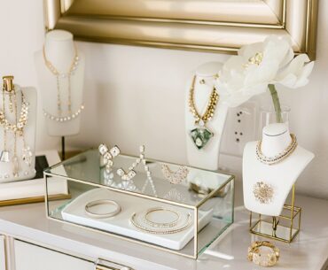 decorative jewelry dispay